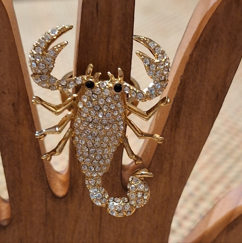 Sparkling Vintage Goldtone Scorpion Ring